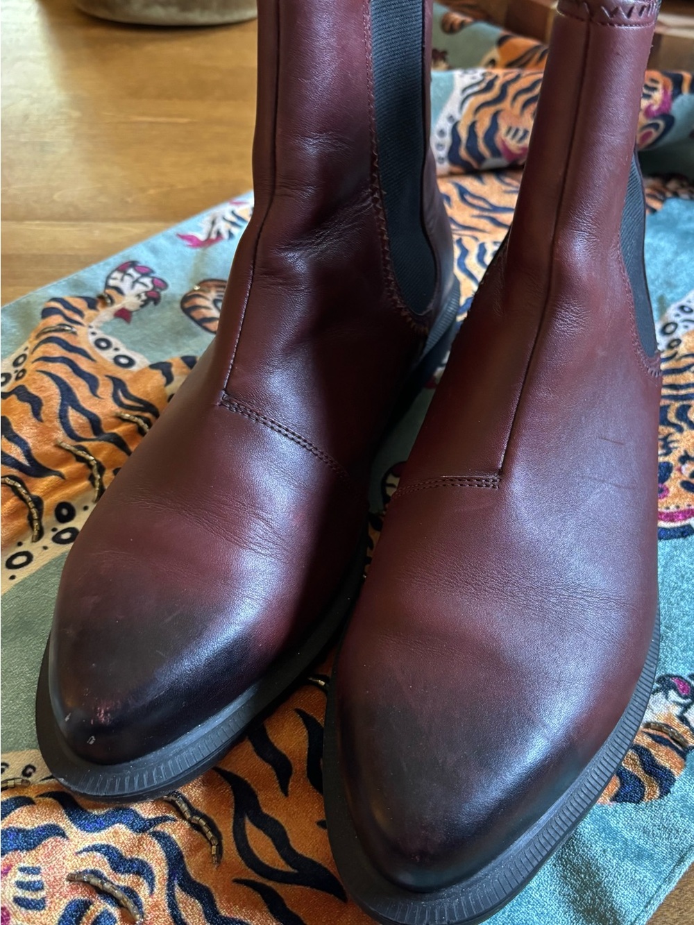 Dr. Martens Women's Chukka Boots in Burgundy Leather